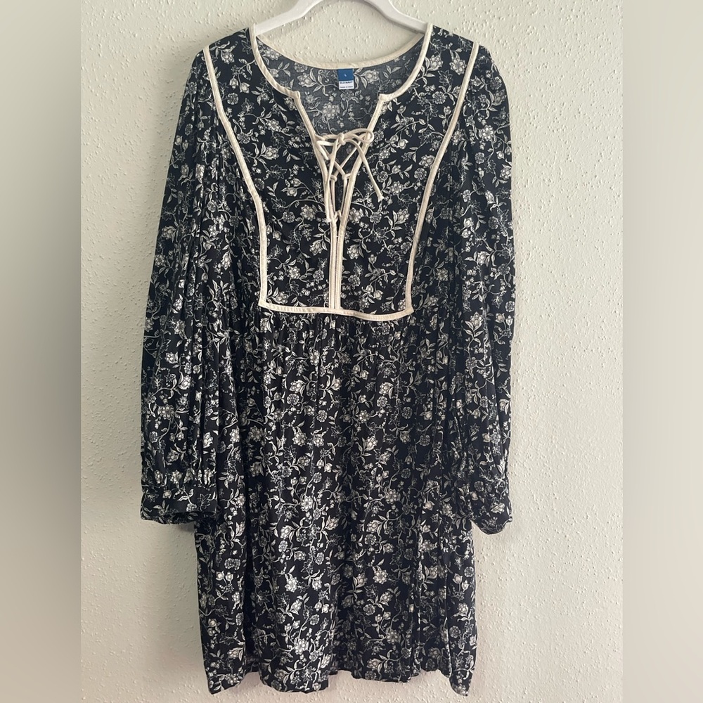 🌸 3 for $27 🌸 Old Navy Floral Black and White Dress